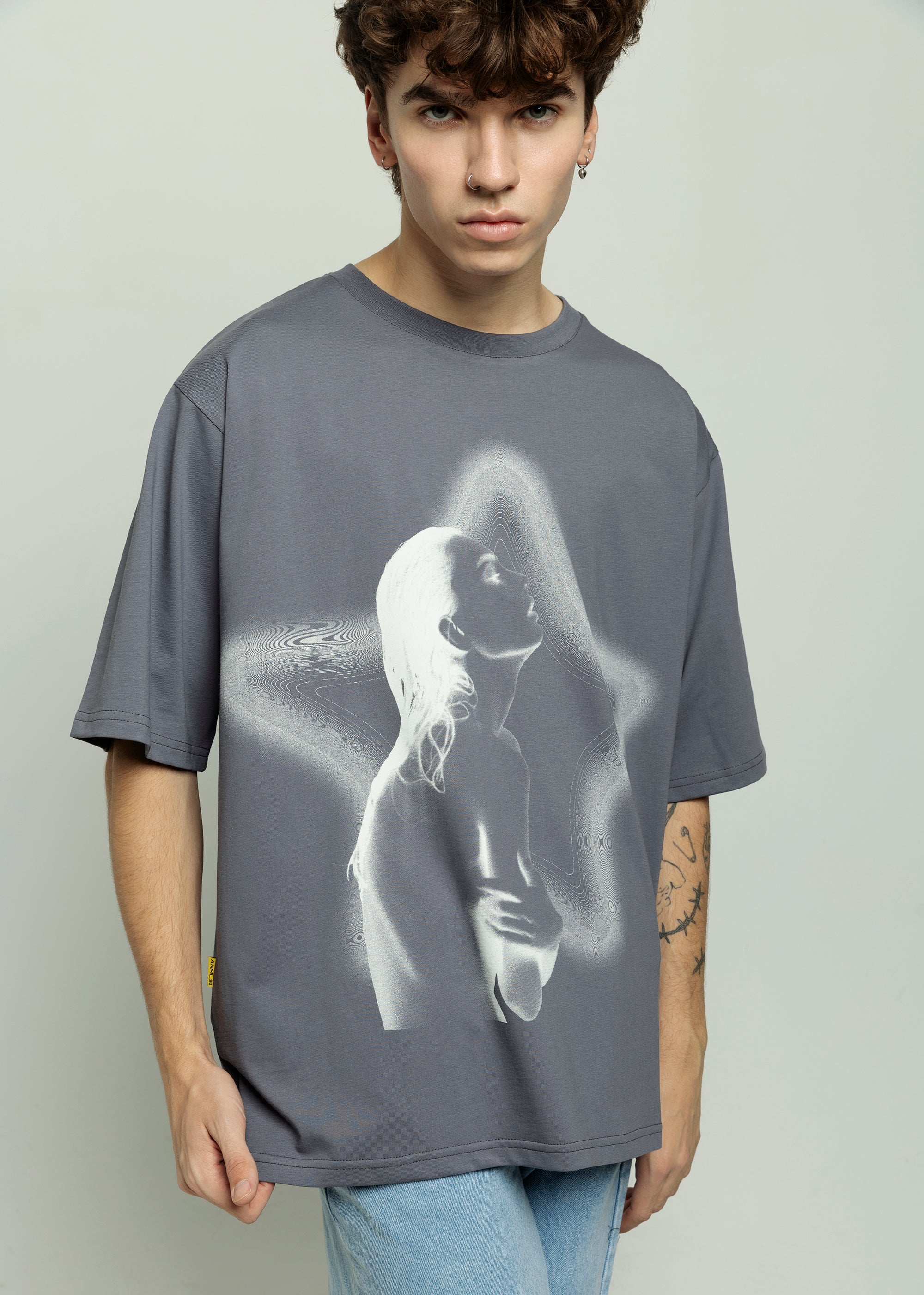 SAMPLE PROFILE grey t-shirt